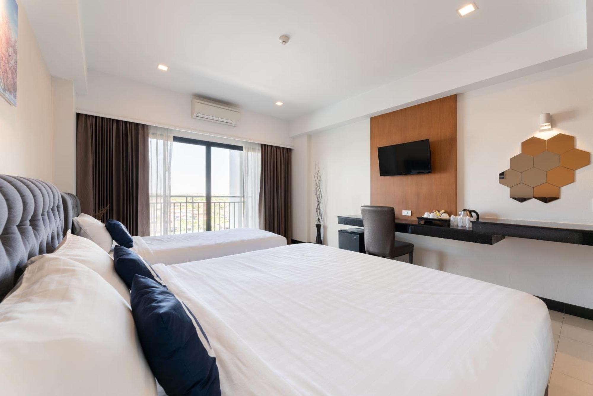 Deluxe Triple Room with Balcony - Free Airport Shuttle,1584724975:JPEG