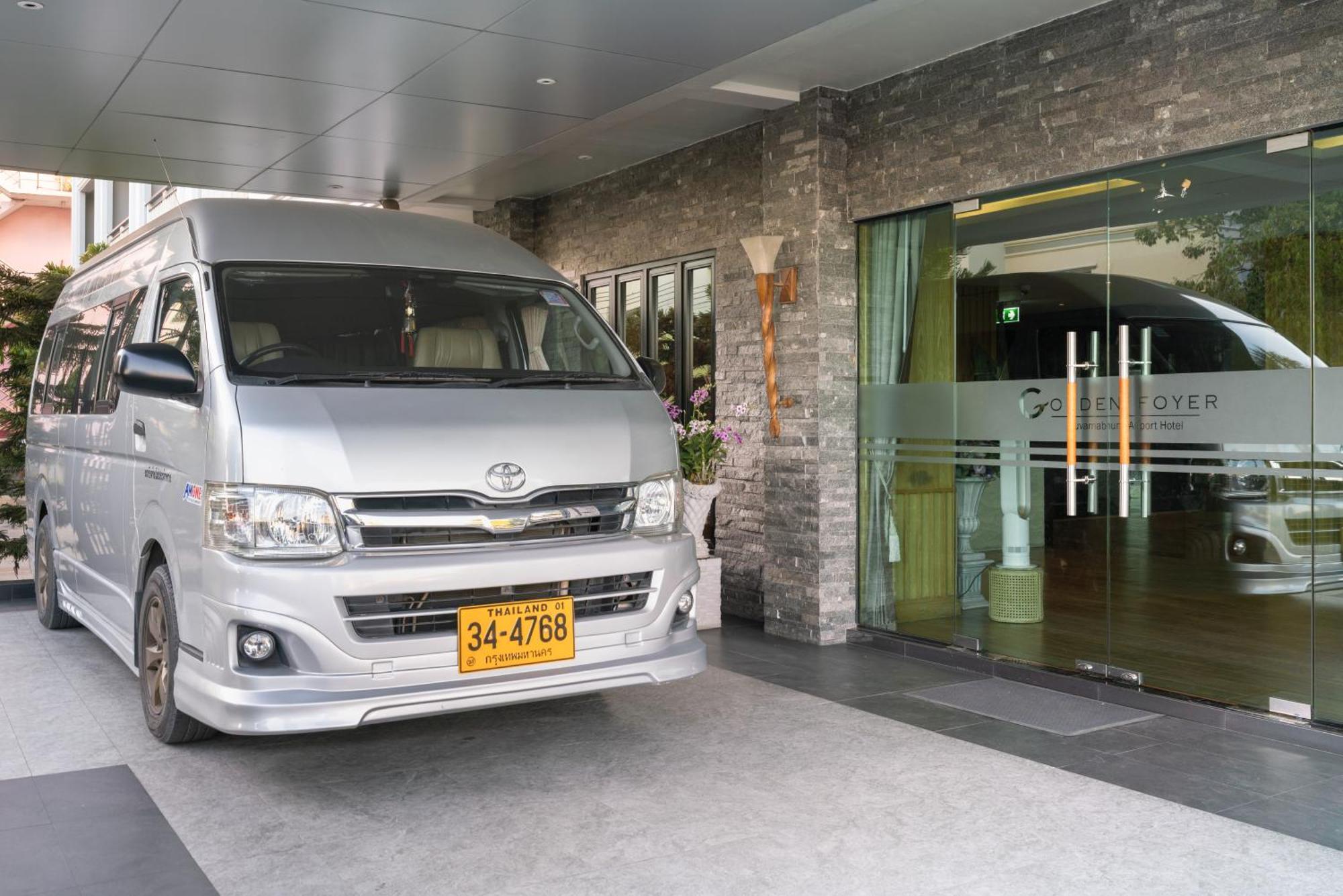 Deluxe Triple Room Balcony Airport Shuttle