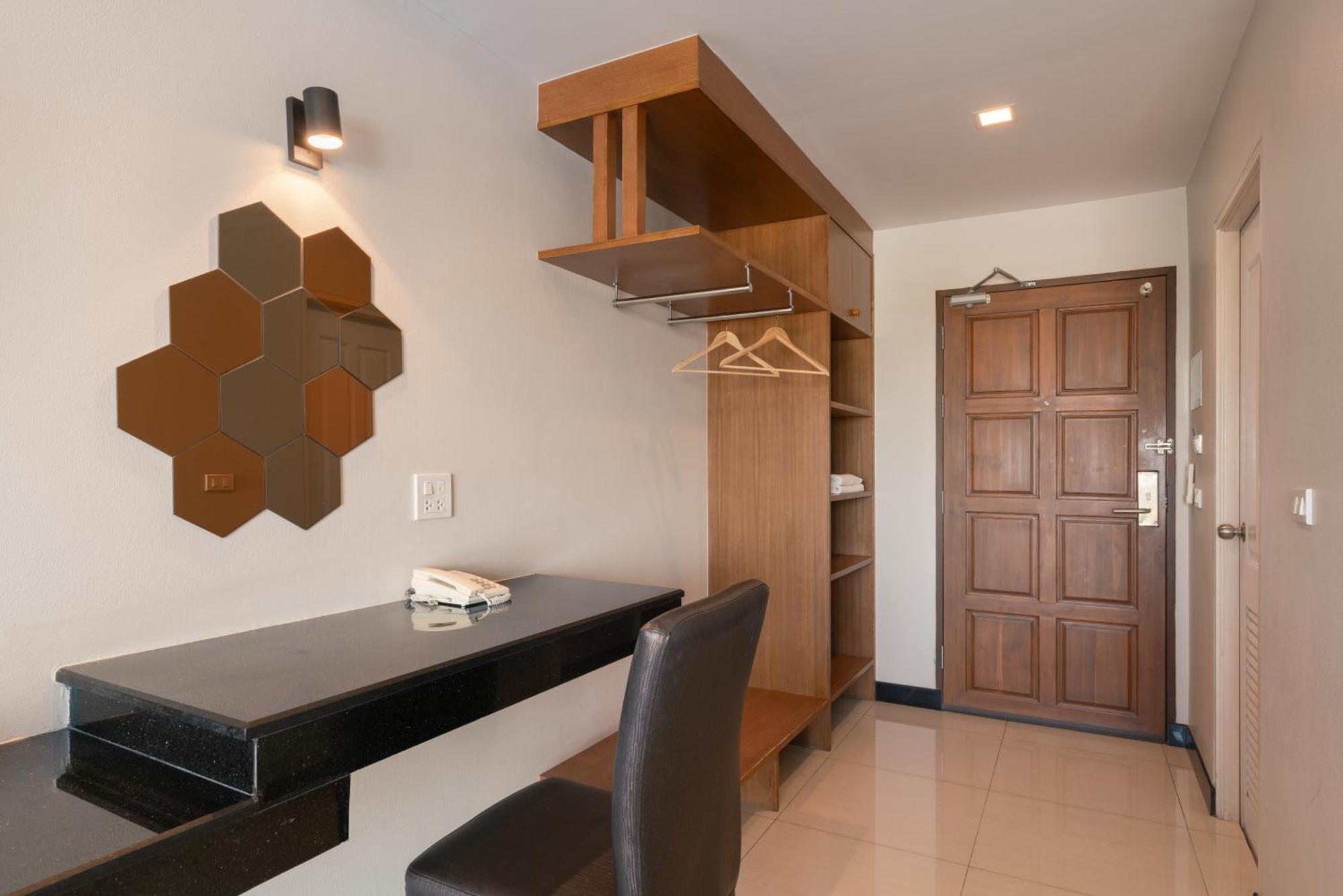 Deluxe Triple Room with Balcony,1584724983:JPEG